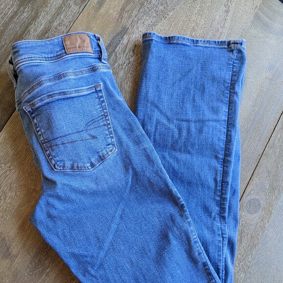 American Eagle Light Wash Denim Kick Boot Stretch Distressed Jeans, Size 6 Long - Picture 2 of 8